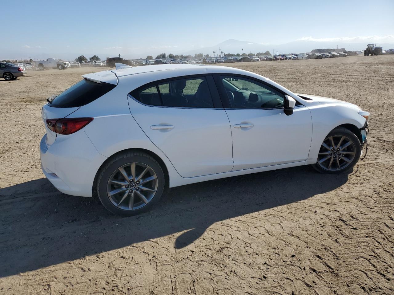 Изображение 3 2018 MAZDA 3 TOURING 2018 с VIN 3MZBN1L37JM162922