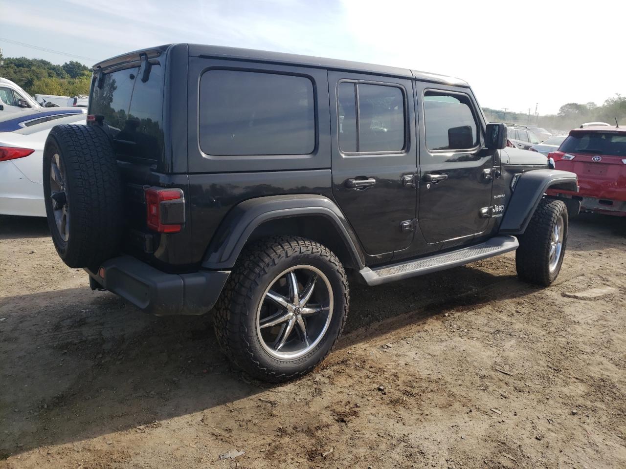 Изображение 3 2018 JEEP WRANGLER UNLIMITED SAHARA 2018 с VIN 1C4HJXEG5JW216441