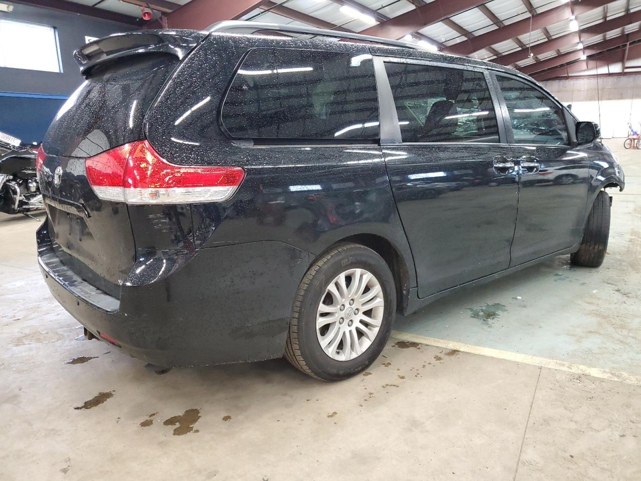Image 3 of 2013 TOYOTA SIENNA XLE 2013 with VIN 5TDYK3DC0DS328928