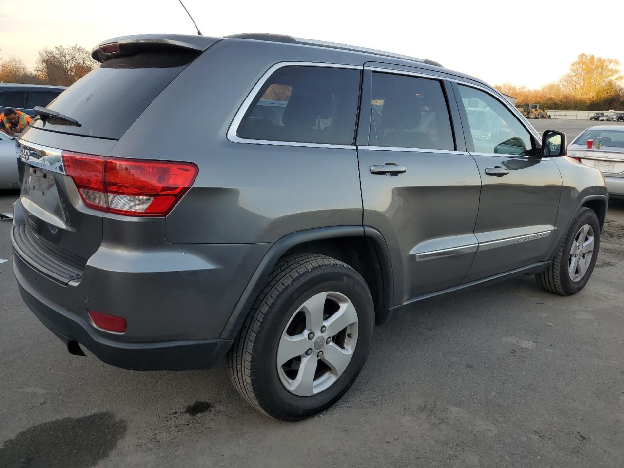 Изображение 3 2013 JEEP GRAND CHEROKEE LAREDO 2013 с VIN 1C4RJFAG0DC542609
