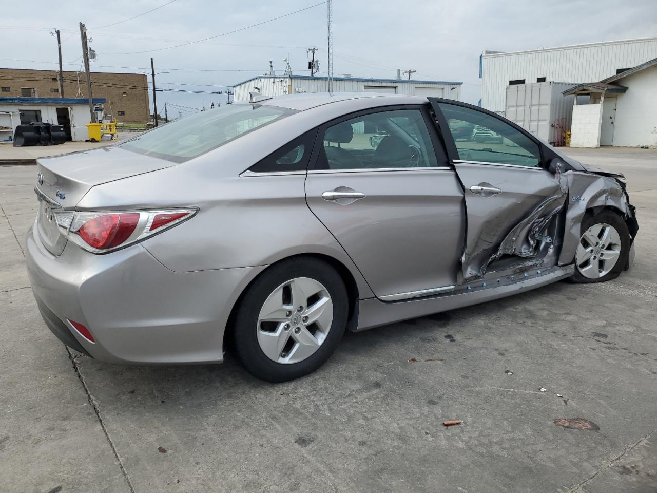Image 3 of 2012 HYUNDAI SONATA HYBRID 2012 with VIN KMHEC4A42CA028639