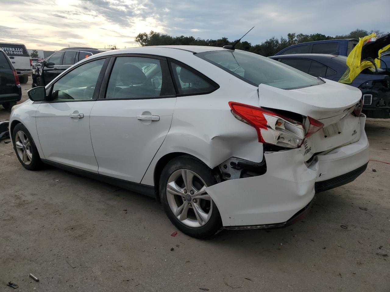 Image 2 of 2014 FORD FOCUS SE 2014 with VIN 1FADP3F28EL368476