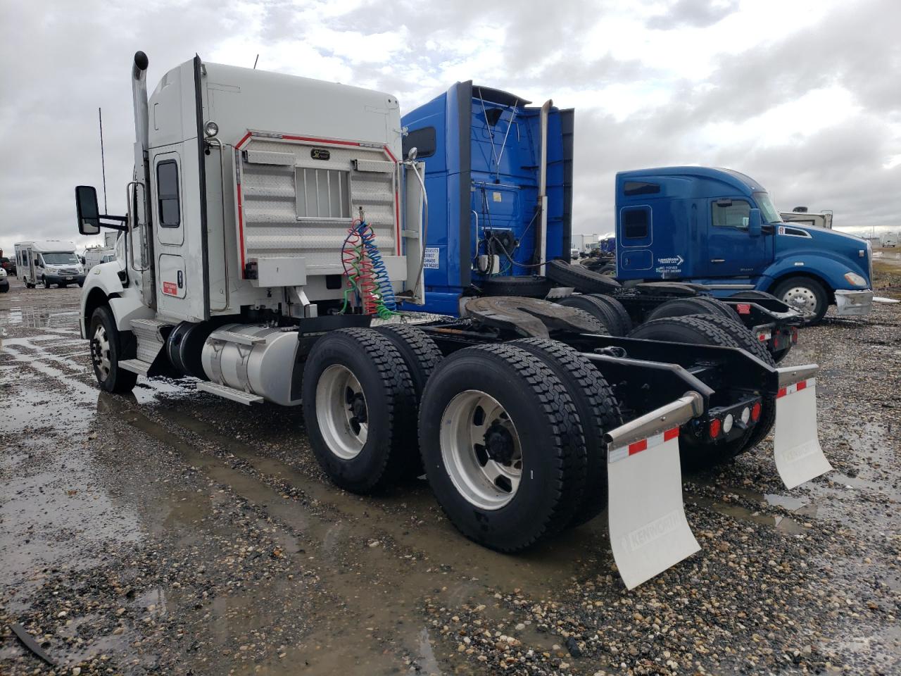 Image 3 of 2017 KENWORTH CONSTRUCTION T880 2017 with VIN 1XKZDP9X1HJ171435
