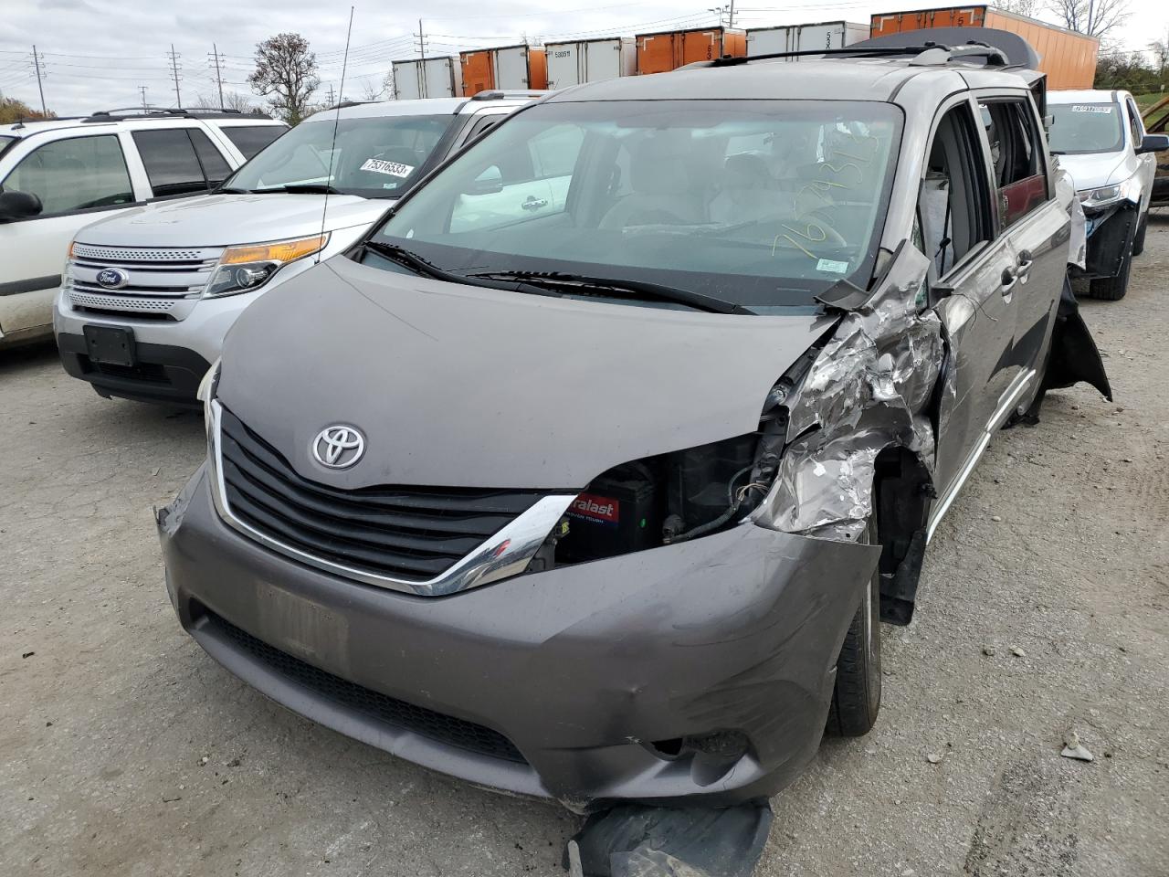 2011 TOYOTA SIENNA LE 2011 image