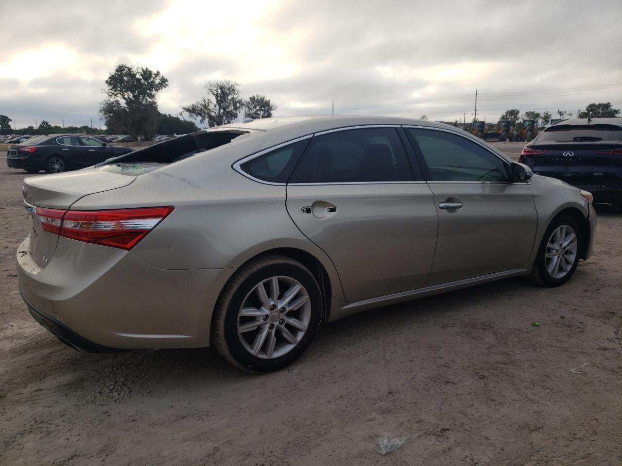 Image 3 of 2015 TOYOTA AVALON XLE 2015 with VIN 4T1BK1EB0FU137777