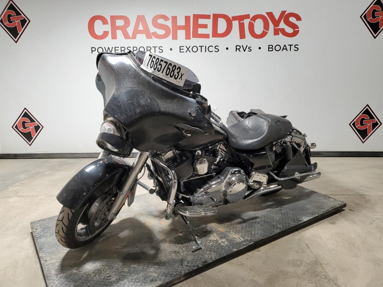 Image 2 of 2010 HARLEY-DAVIDSON FLHX  2010 with VIN 1HD1KB414AB662360