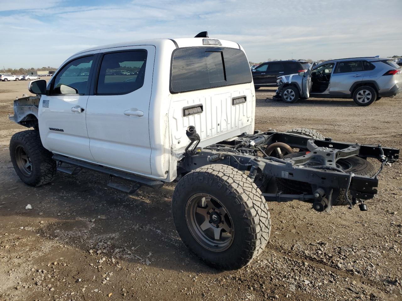Obraz 2 z 2021 TOYOTA TACOMA DOUBLE CAB 2021 z VIN 5TFCZ5AN5MX276360