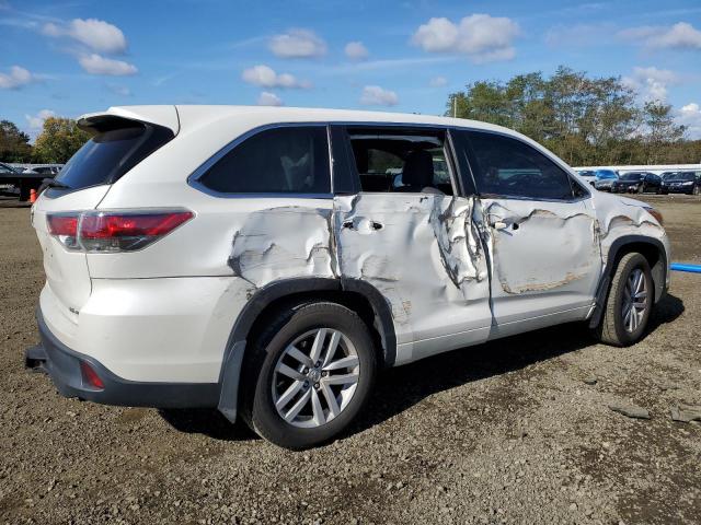 Image 3 of 2015 TOYOTA HIGHLANDER LE 2015 with VIN 5TDBKRFH7FS114698
