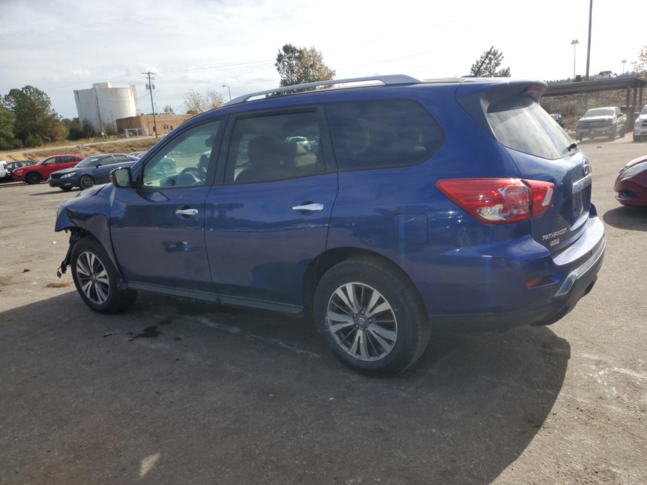 Image 2 of 2017 NISSAN PATHFINDER S 2017 with VIN 5N1DR2MM3HC690025