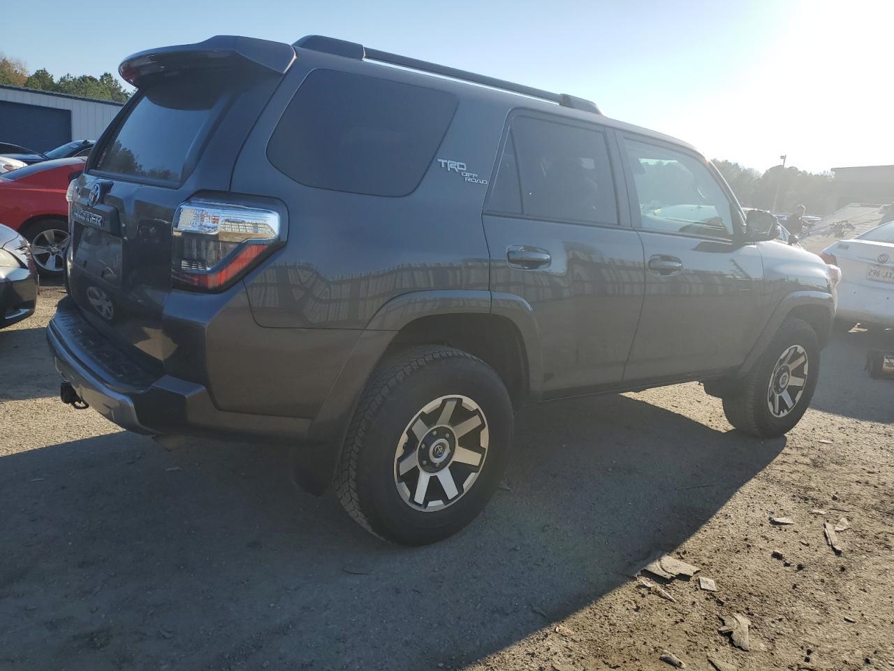 Obraz 3 z 2021 TOYOTA 4RUNNER SR5/SR5 PREMIUM 2021 z VIN JTEPU5JR6M5929823