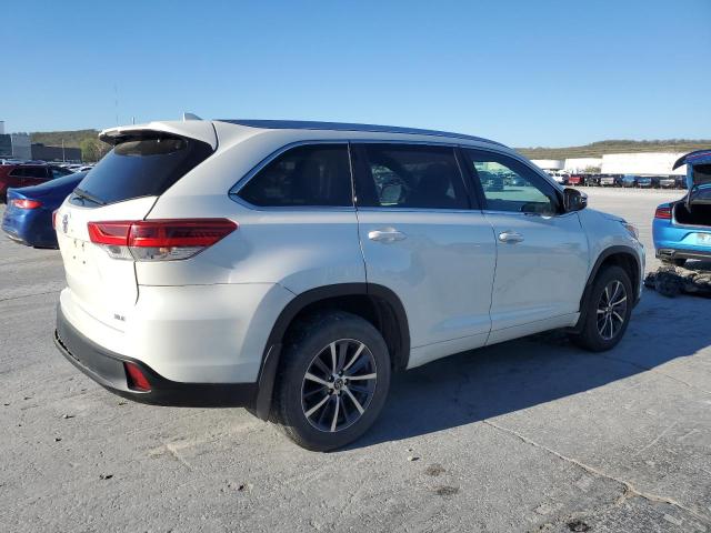 Image 3 of 2017 TOYOTA HIGHLANDER SE 2017 with VIN 5TDKZRFH2HS520466