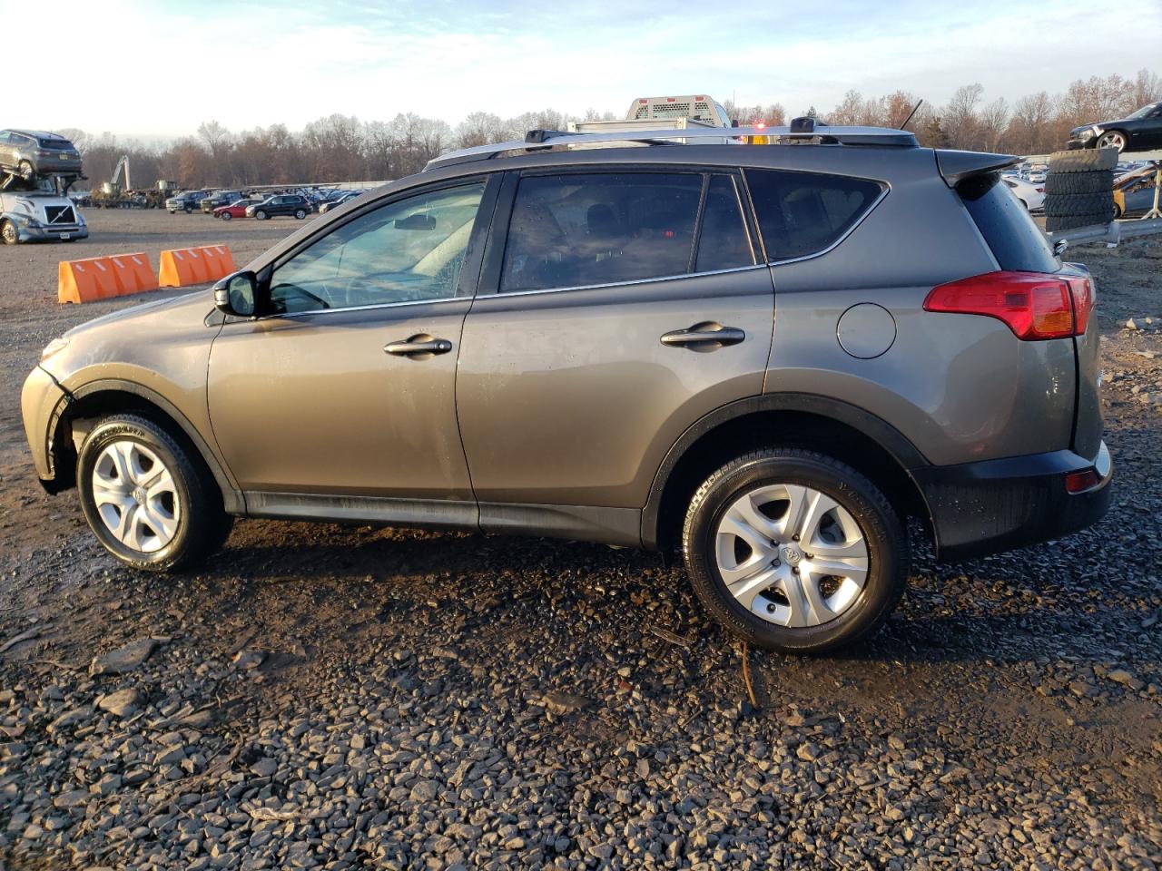 Image 2 of 2014 TOYOTA RAV4 LE 2014 with VIN JTMBFREV7ED077786