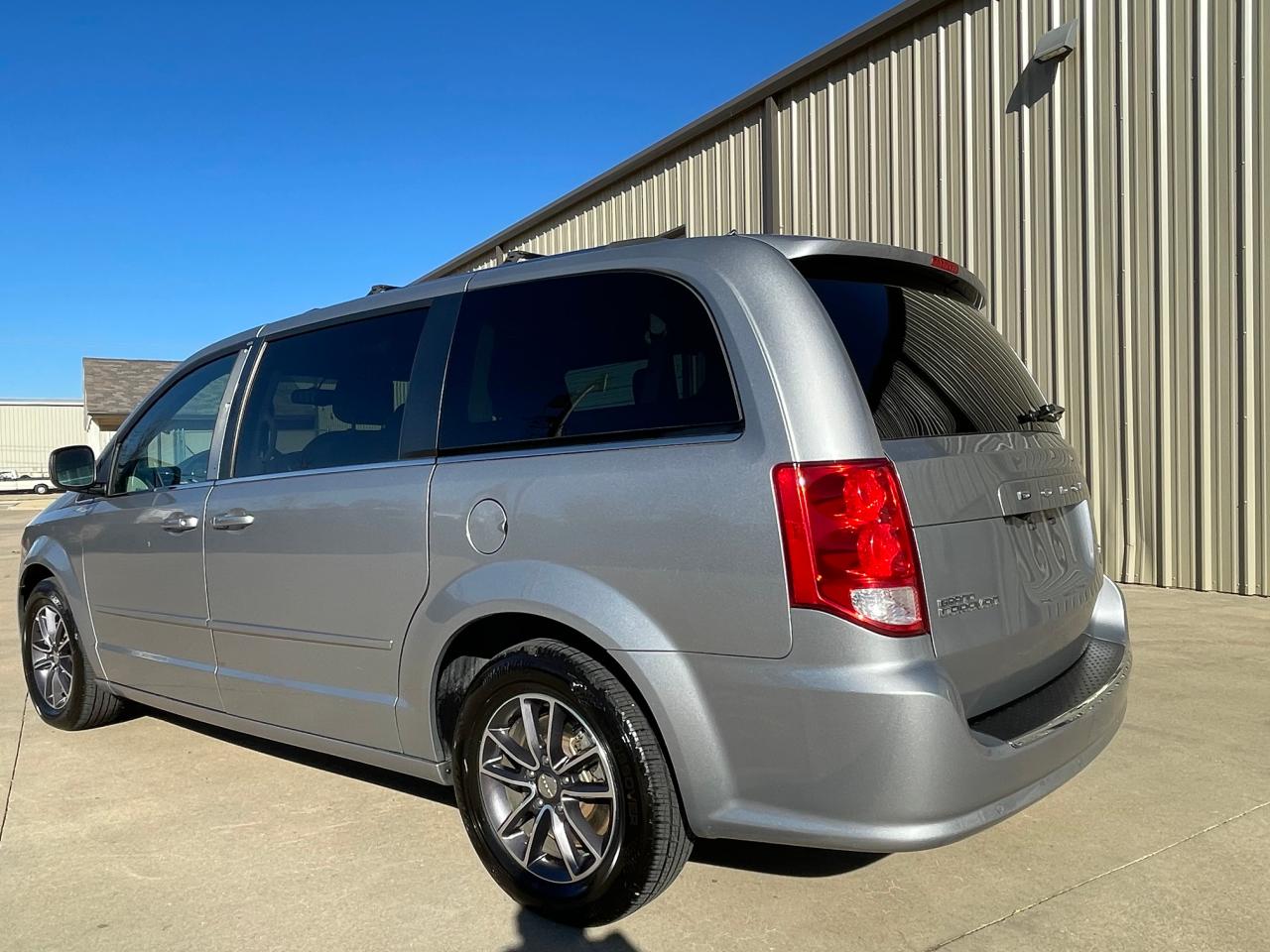 Изображение 3 2017 DODGE GRAND CARAVAN SXT 2017 с VIN 2C4RDGCG6HR779368