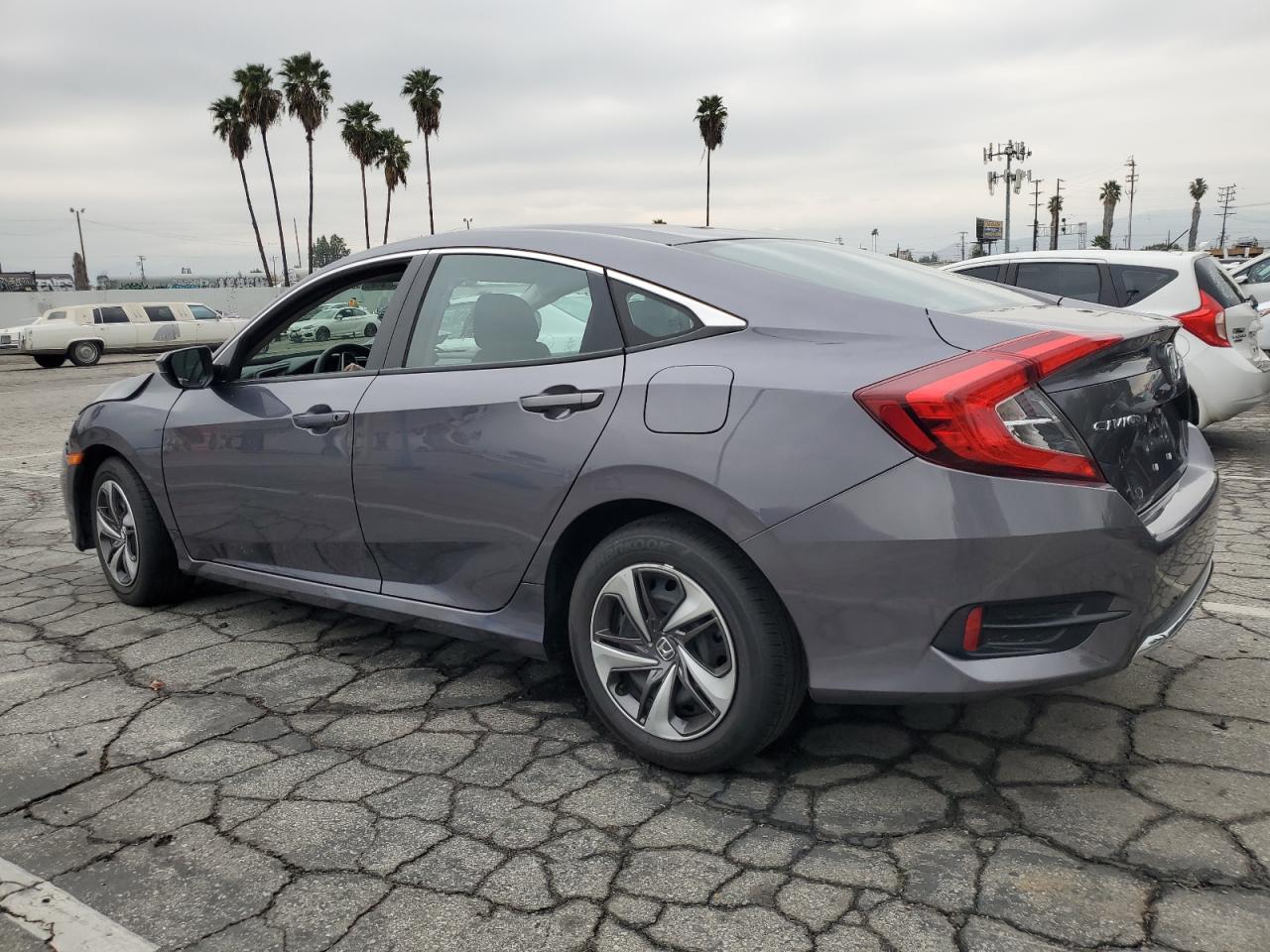 Изображение 2 2020 HONDA CIVIC LX 2020 с VIN 19XFC2F60LE210280