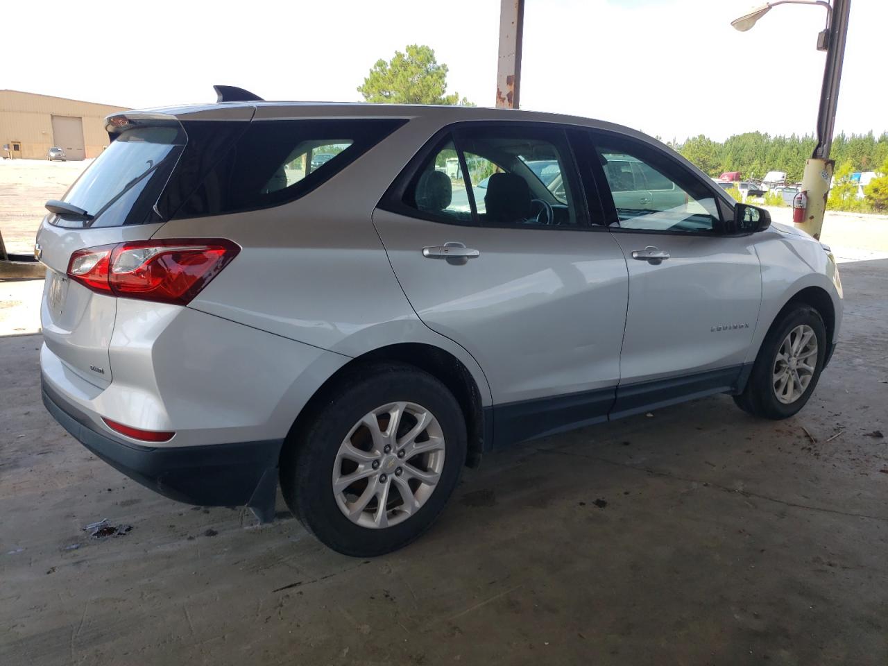 Obraz 3 z 2019 CHEVROLET EQUINOX LS 2019 z VIN 3GNAXSEV8KS579631