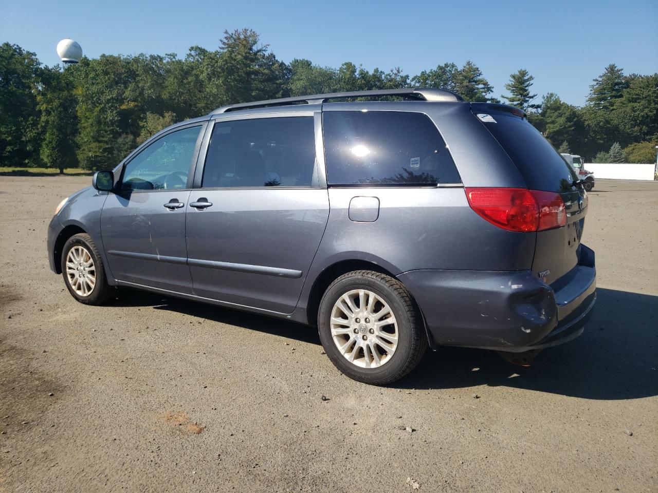 Image 2 of 2010 TOYOTA SIENNA XLE 2010 with VIN 5TDYK4CC2AS299080