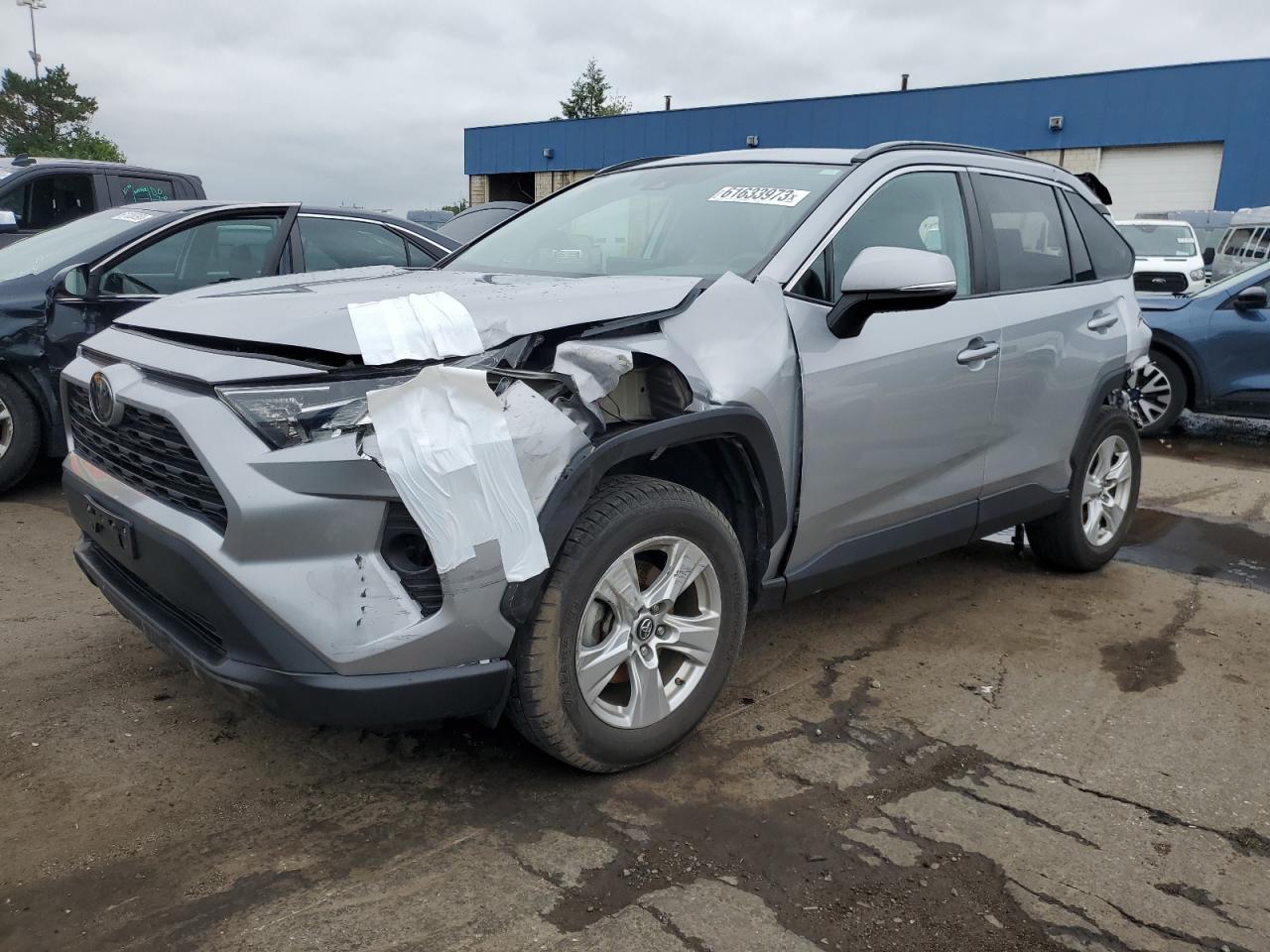 Image 1 of 2019 TOYOTA RAV4 XLE 2019 with VIN 2T3W1RFV8KW034362