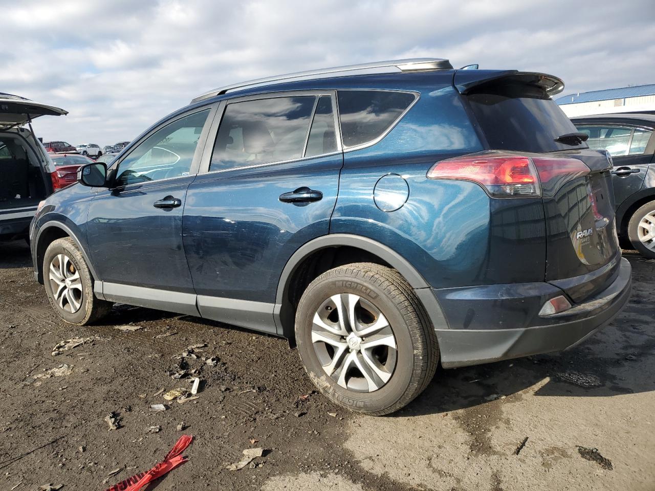 Изображение 2 2017 TOYOTA RAV4 LE 2017 с VIN 2T3ZFREV0HW320148