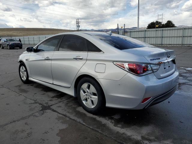 Image 2 of 2012 HYUNDAI SONATA HYBRID 2012 with VIN KMHEC4A40CA033015
