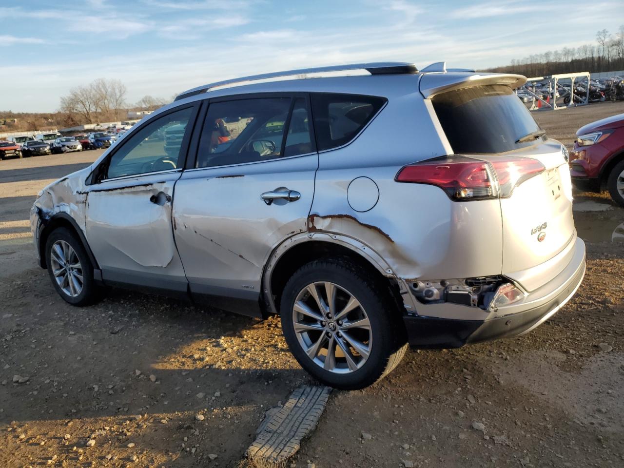 Изображение 2 2016 TOYOTA RAV4 HV LIMITED 2016 с VIN JTMDJREV3GD029003