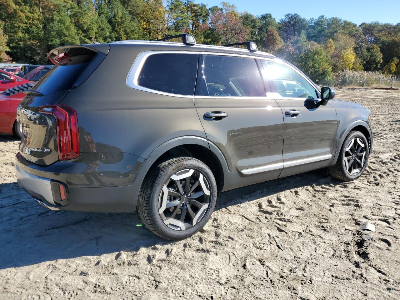 Image 3 of 2024 KIA TELLURIDE S 2024 with VIN 5XYP6DGC6RG420759