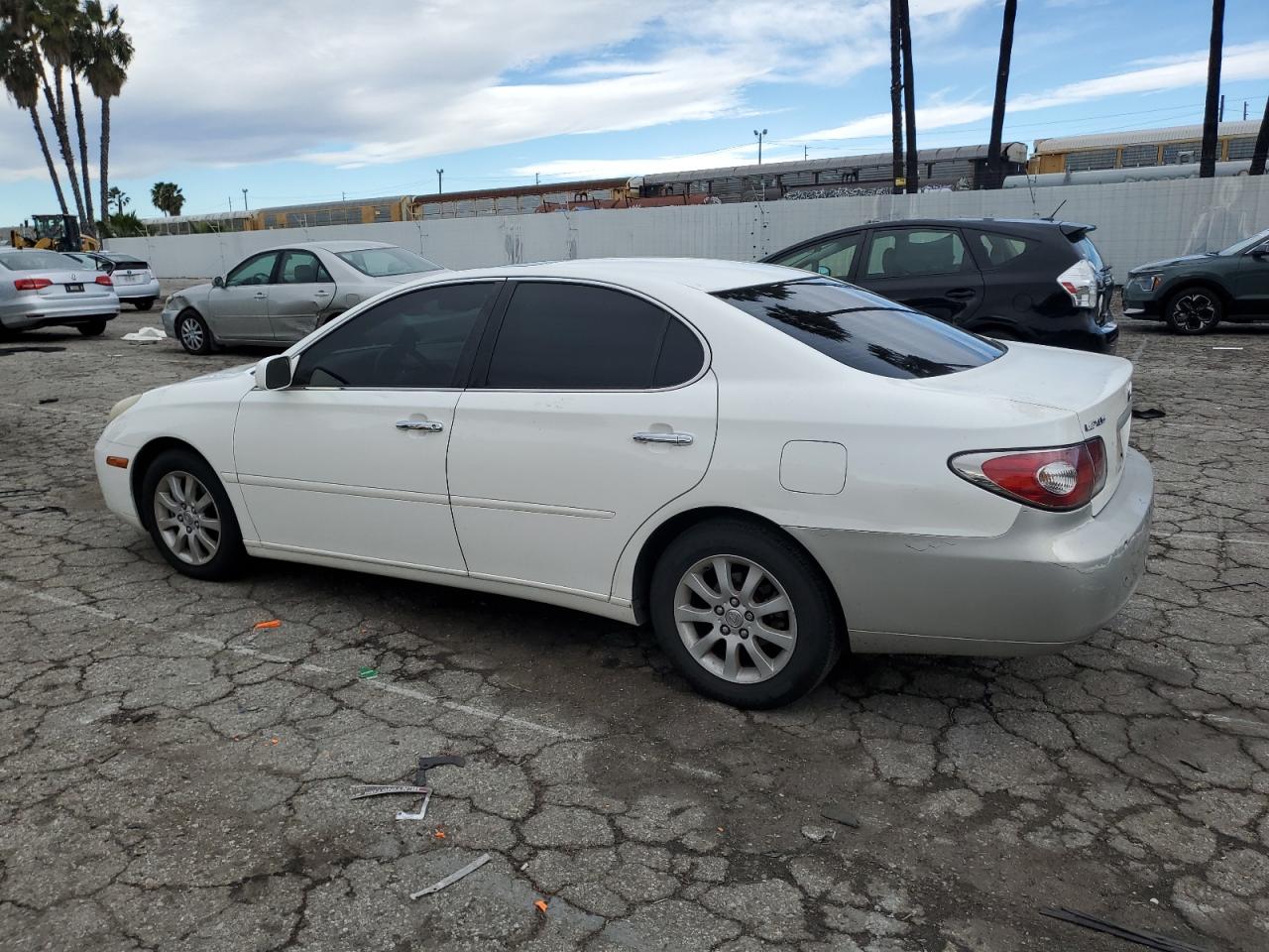 Image 2 of 2004 LEXUS ES 330 2004 with VIN JTHBA30G340009753