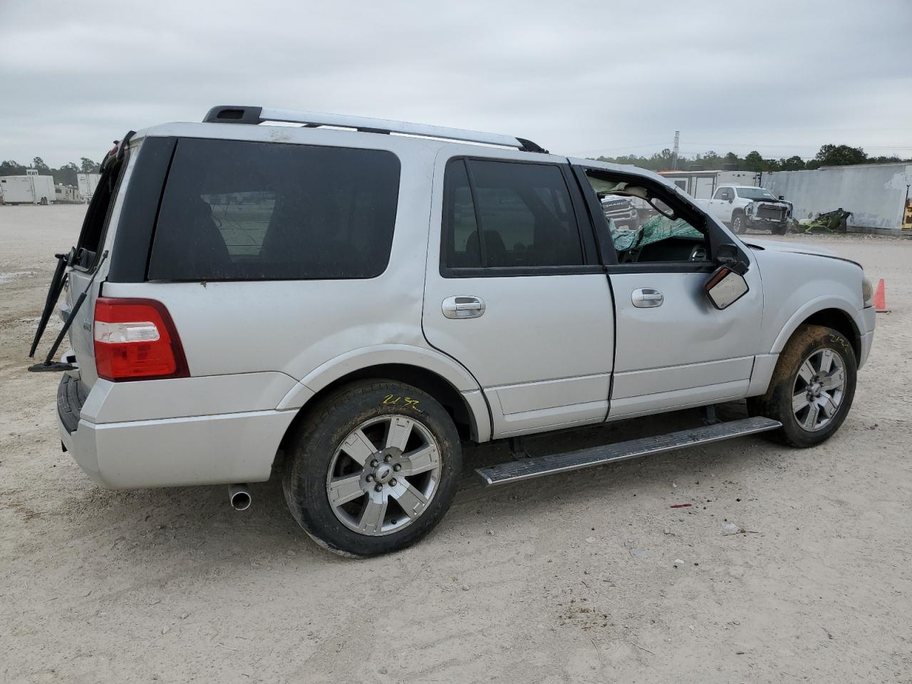 Obraz 3 z 2010 FORD EXPEDITION LIMITED 2010 z VIN 1FMJU1K5XAEB70440