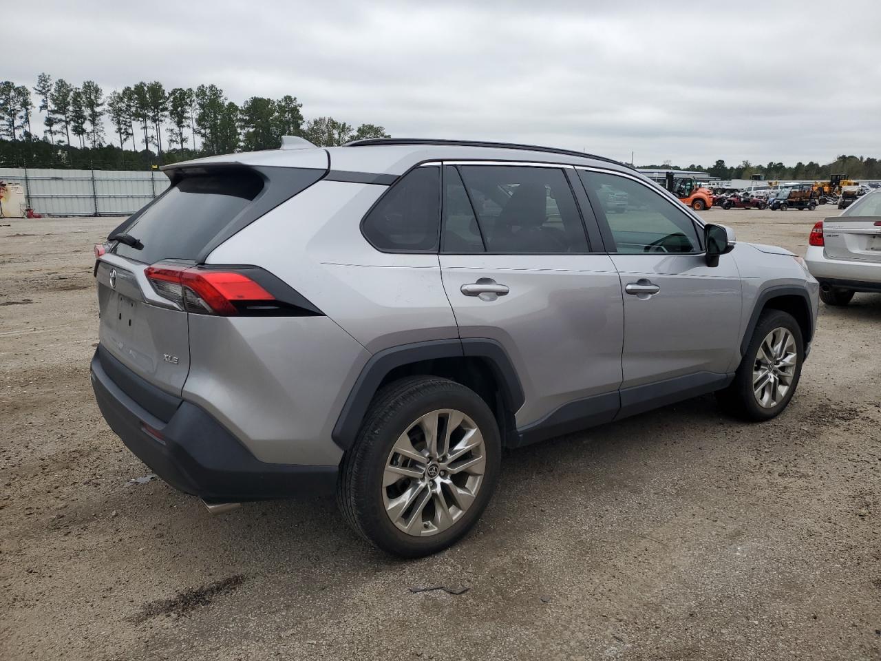Изображение 3 2021 TOYOTA RAV4 XLE PREMIUM 2021 с VIN 2T3C1RFV6MC142535