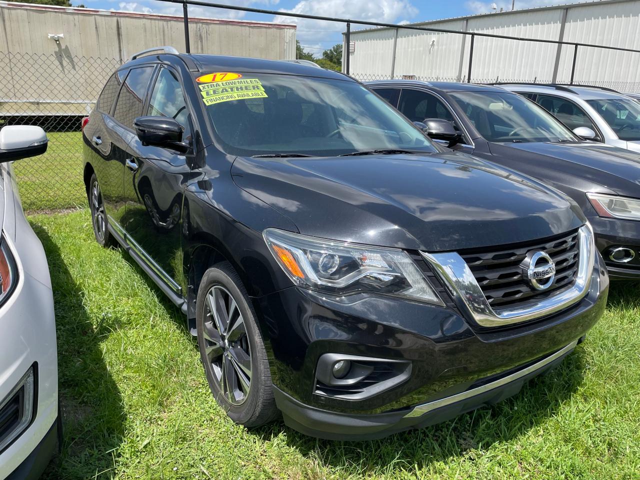 Obraz 1 z 2017 NISSAN PATHFINDER S 2017 z VIN 5N1DR2MN1HC648493