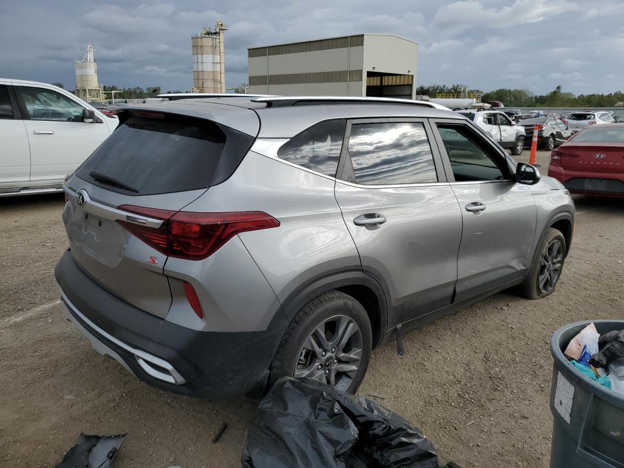 Image 3 of 2021 KIA SELTOS S 2021 with VIN KNDEU2AA6M7129614