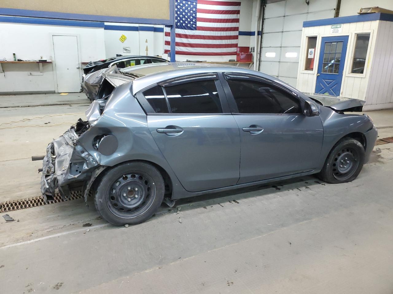 Изображение 3 2013 MAZDA 3 I 2013 с VIN JM1BL1U81D1702348