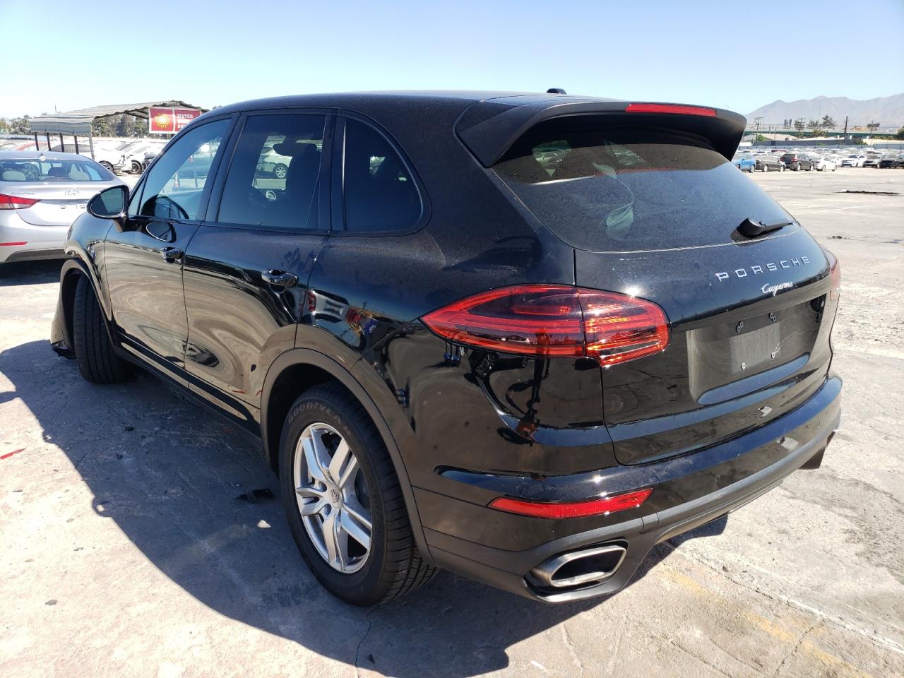 Изображение 2 Porsche Cayenne 2016 с VIN WP1AA2A23GKA15635