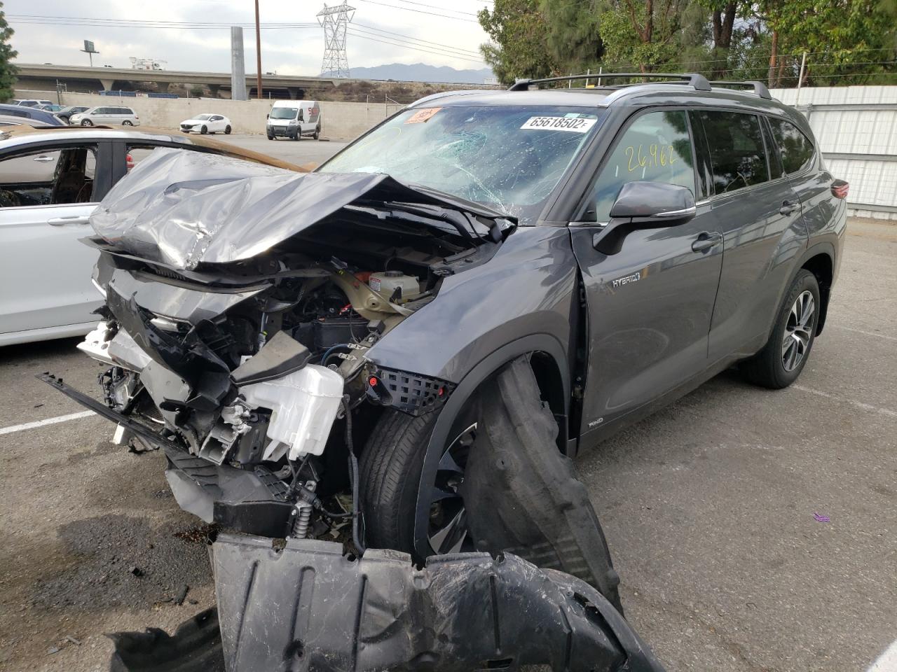 Obraz 2 z 2020 TOYOTA HIGHLANDER HYBRID XLE 2020 z VIN 5TDHBRCHXLS501367