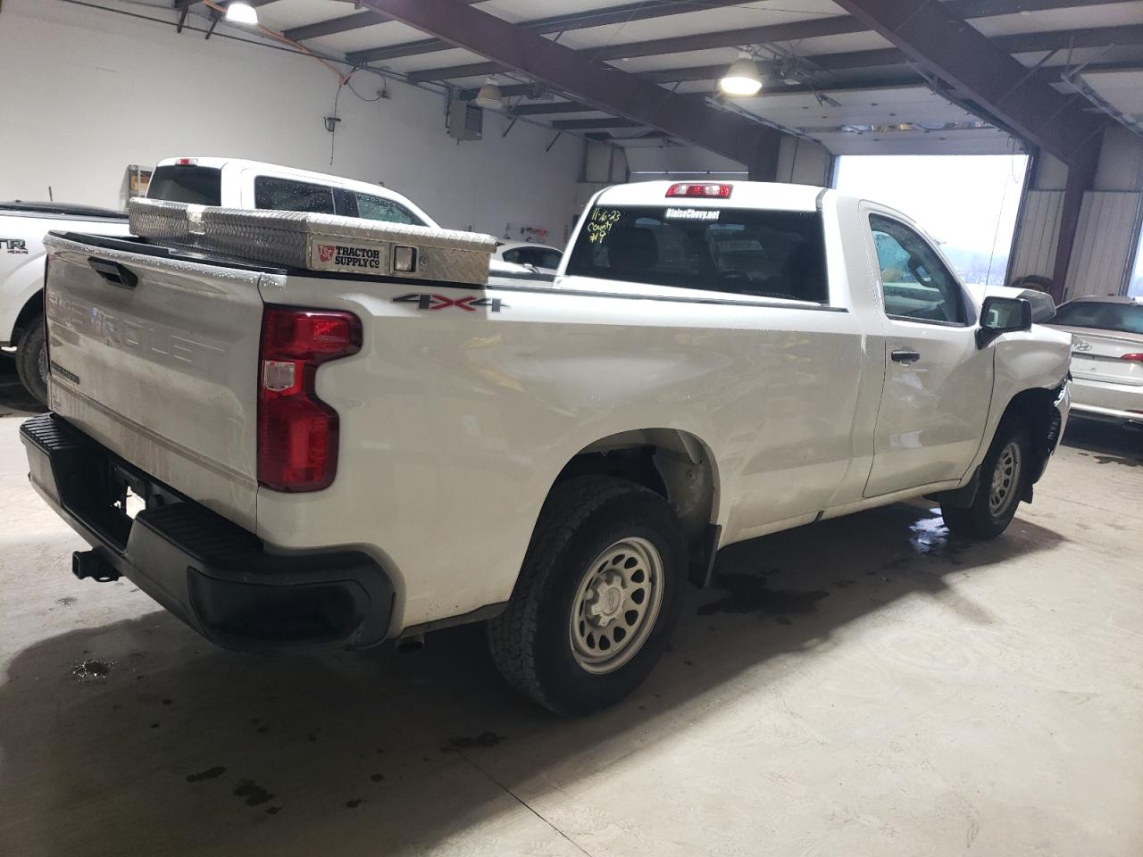 Изображение 3 2022 CHEVROLET SILVERADO K1500 2022 с VIN 3GCNDAEK5NG503844