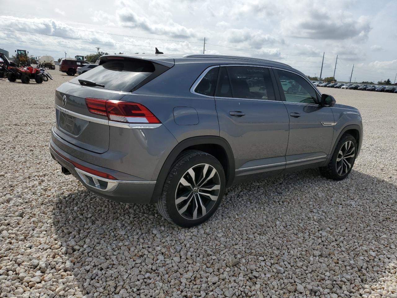 Image 3 of 2020 VOLKSWAGEN ATLAS CROSS SPORT SEL R-LINE 2020 with VIN 1V2SE2CA8LC232311