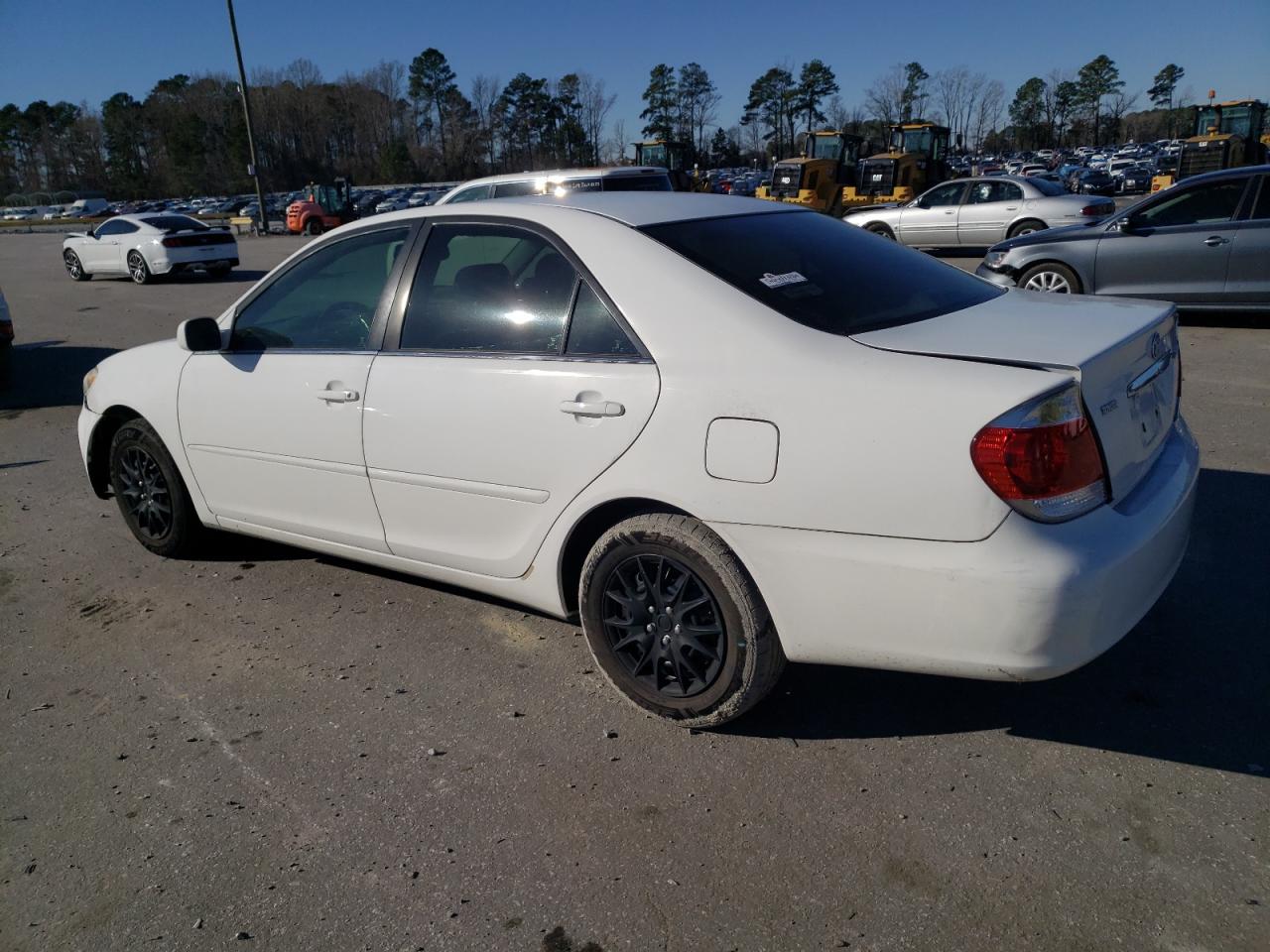 Image 2 of 2005 TOYOTA CAMRY LE 2005 with VIN 4T1BE32K35U603790