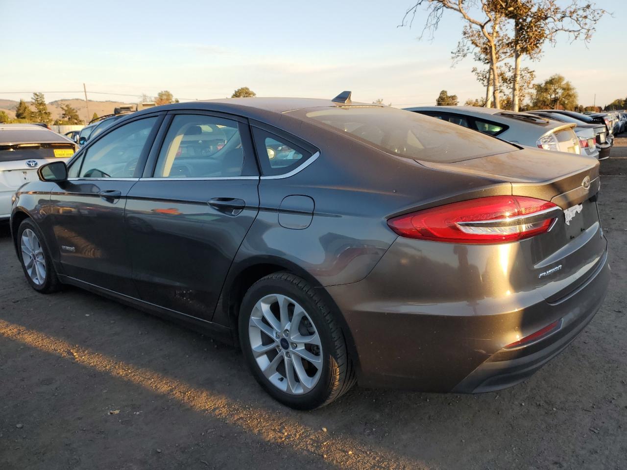 Obraz 2 z 2019 FORD FUSION SE 2019 z VIN 3FA6P0LU0KR182120