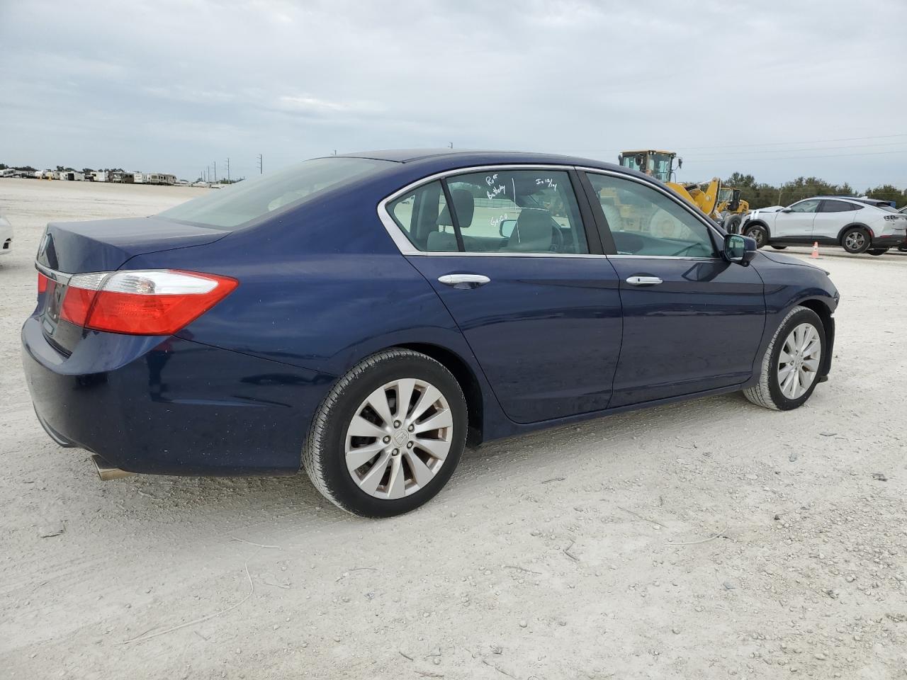 Image 3 of 2013 HONDA ACCORD EX 2013 with VIN 1HGCR2F73DA103563