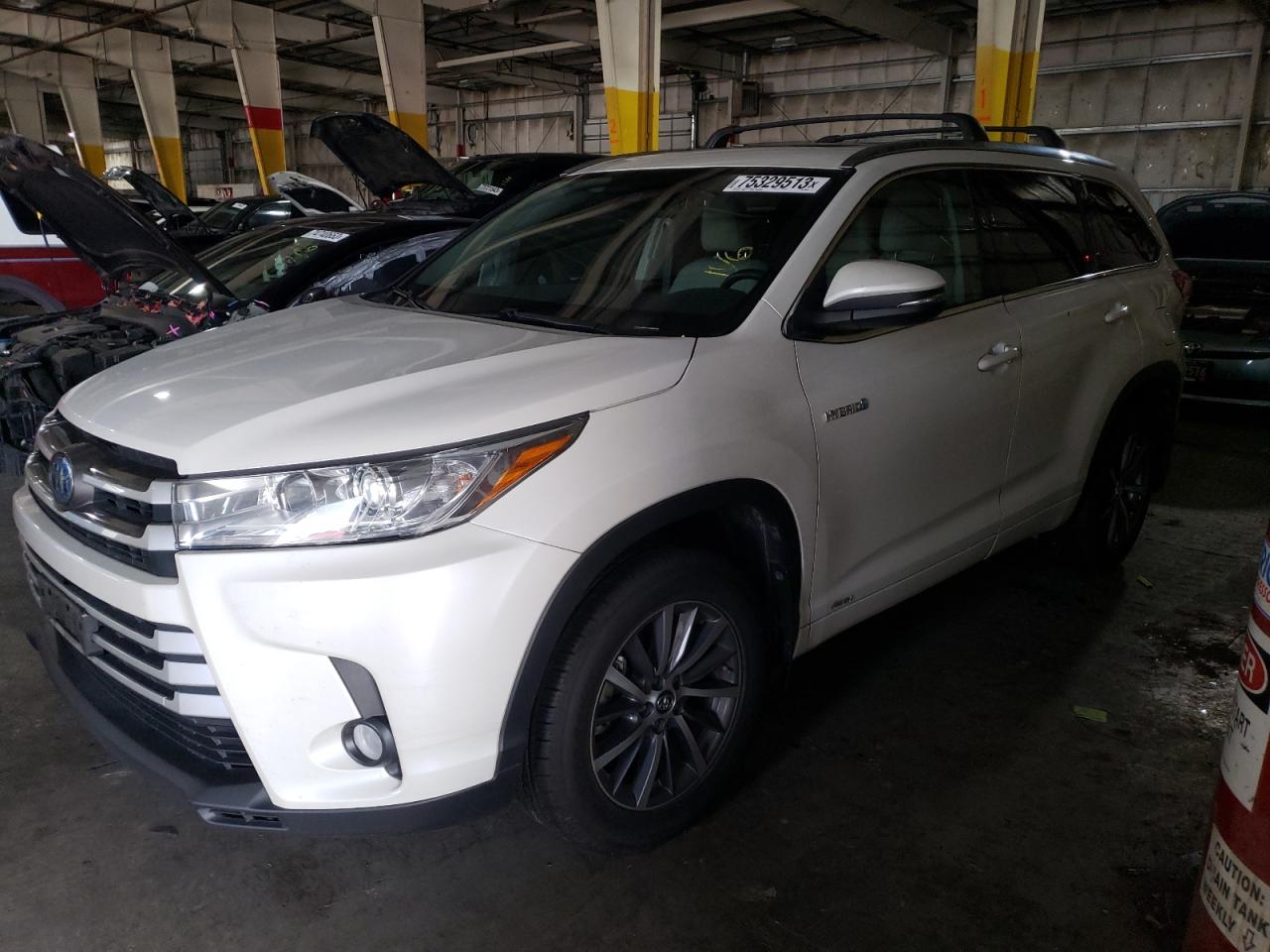 Image 1 of 2018 TOYOTA HIGHLANDER HYBRID 2018 with VIN 5TDJGRFH7JS039670
