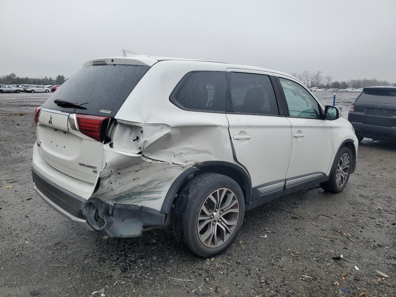 Image 3 of 2017 MITSUBISHI OUTLANDER SE 2017 with VIN JA4AZ3A36HZ002826