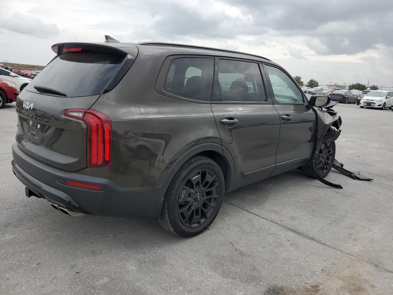 Image 3 of 2022 KIA TELLURIDE EX 2022 with VIN 5XYP3DHC4NG255361