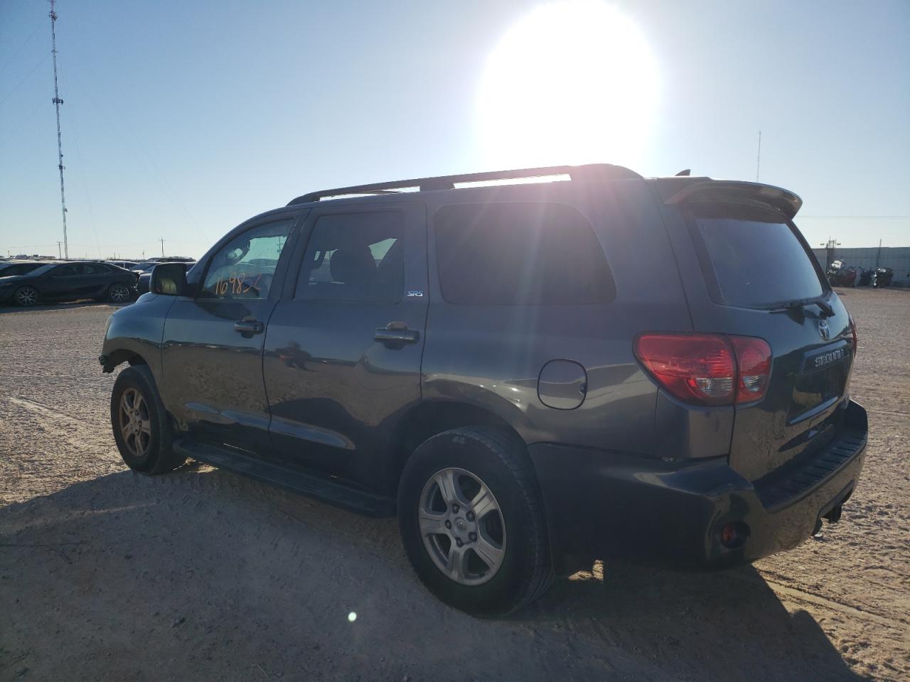 Obraz 2 z 2016 TOYOTA SEQUOIA SR5 2016 z VIN 5TDZY5G15GS062609