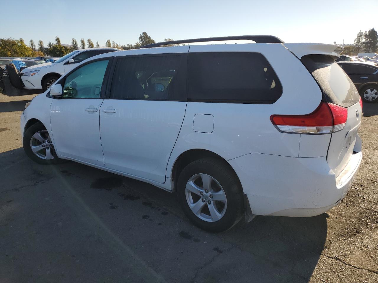 Изображение 2 2014 TOYOTA SIENNA LE 2014 с VIN 5TDKK3DC9ES423172