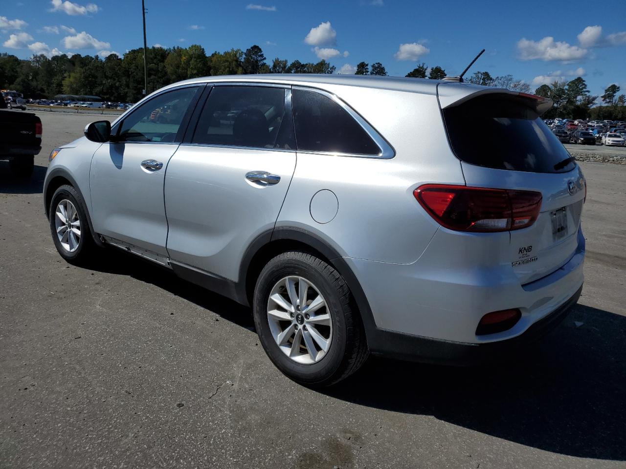 Изображение 2 2019 KIA SORENTO L 2019 с VIN 5XYPG4A30KG542903