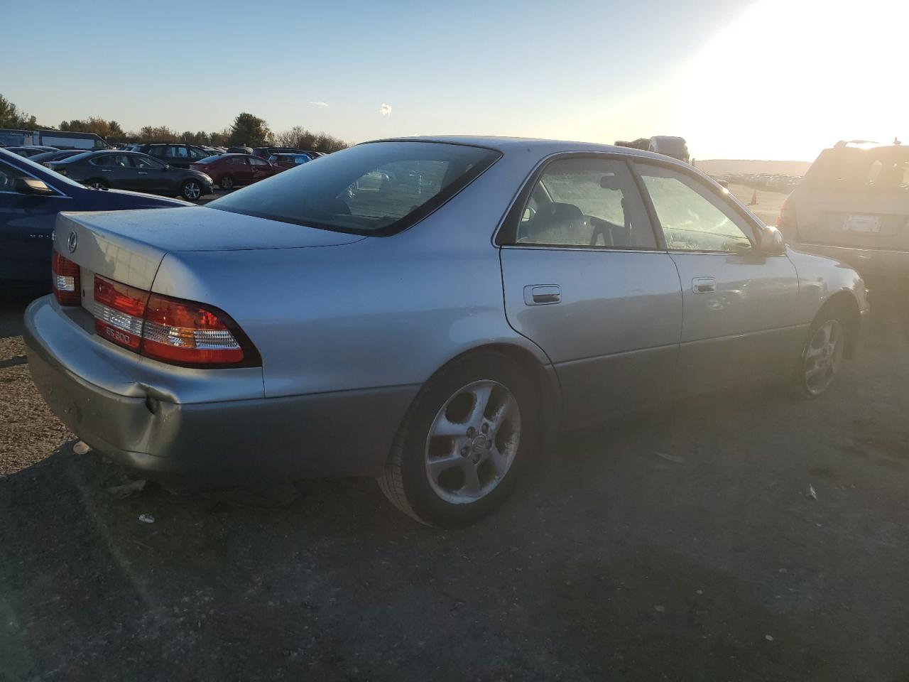 Image 3 of 2000 LEXUS ES 300 2000 with VIN JT8BF28G6Y5082852