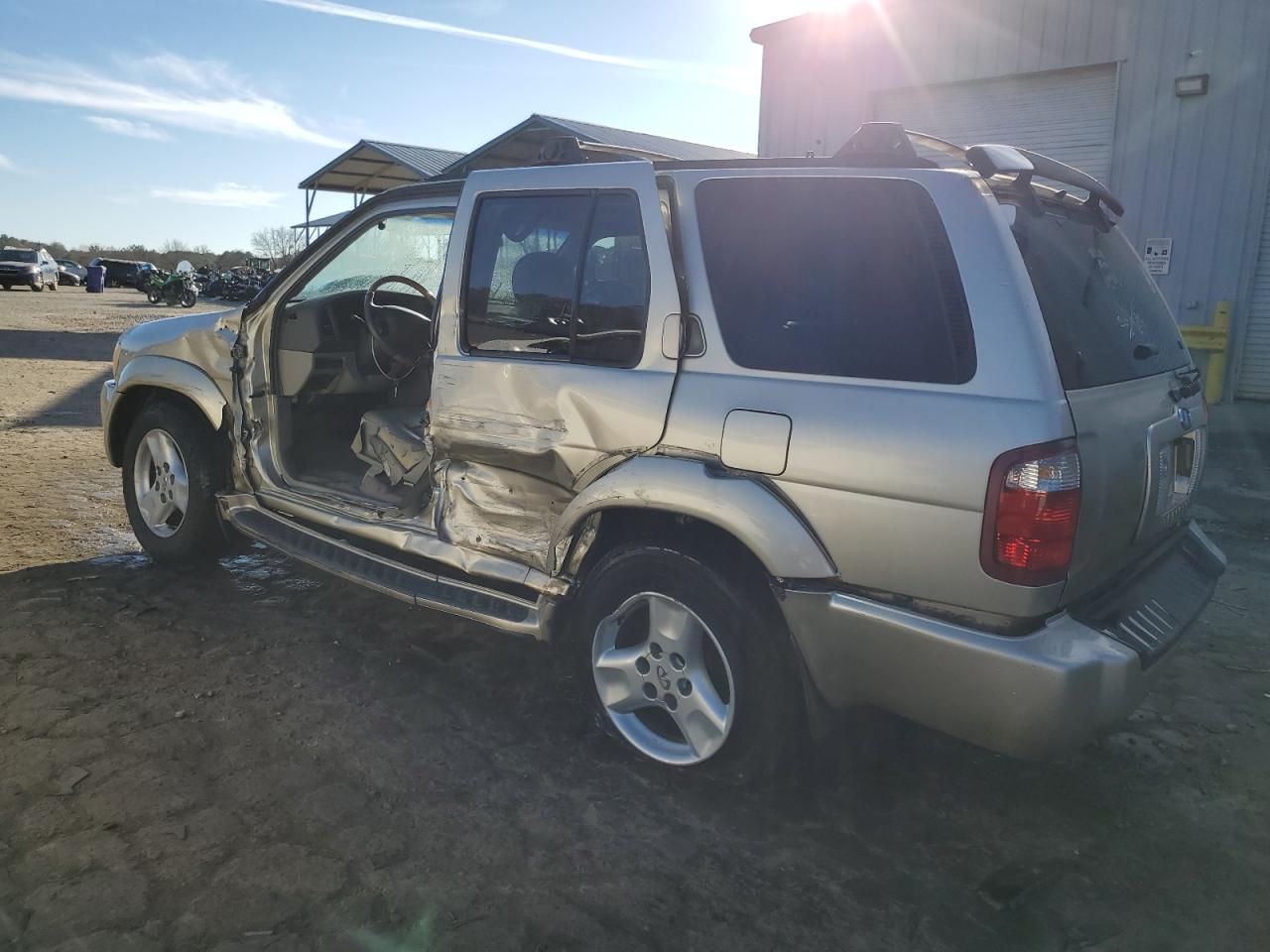 Image 2 of 2001 INFINITI QX4  2001 with VIN JNRDR09X61W200029