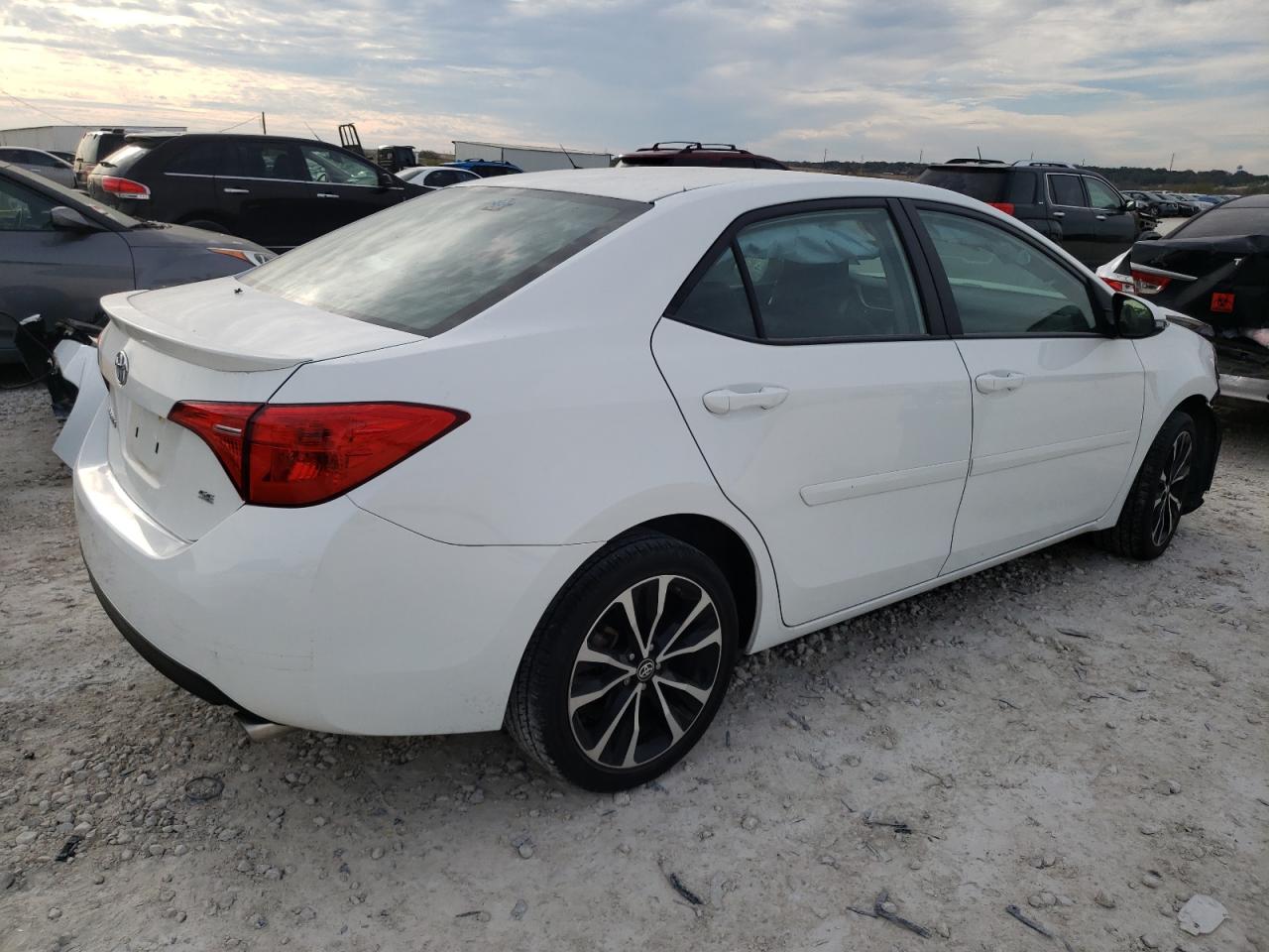 Изображение 3 2018 TOYOTA COROLLA L 2018 с VIN 5YFBURHE0JP776251