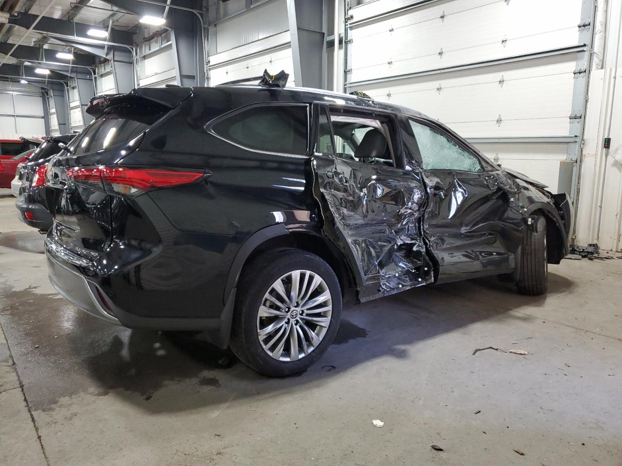 Obraz 3 z 2022 TOYOTA HIGHLANDER PLATINUM 2022 z VIN 5TDFZRBHXNS188747