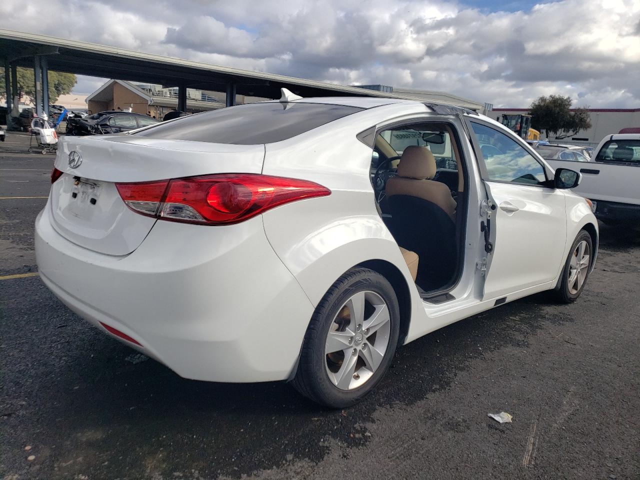 Image 3 of 2013 HYUNDAI ELANTRA GLS 2013 with VIN 5NPDH4AE2DH286650