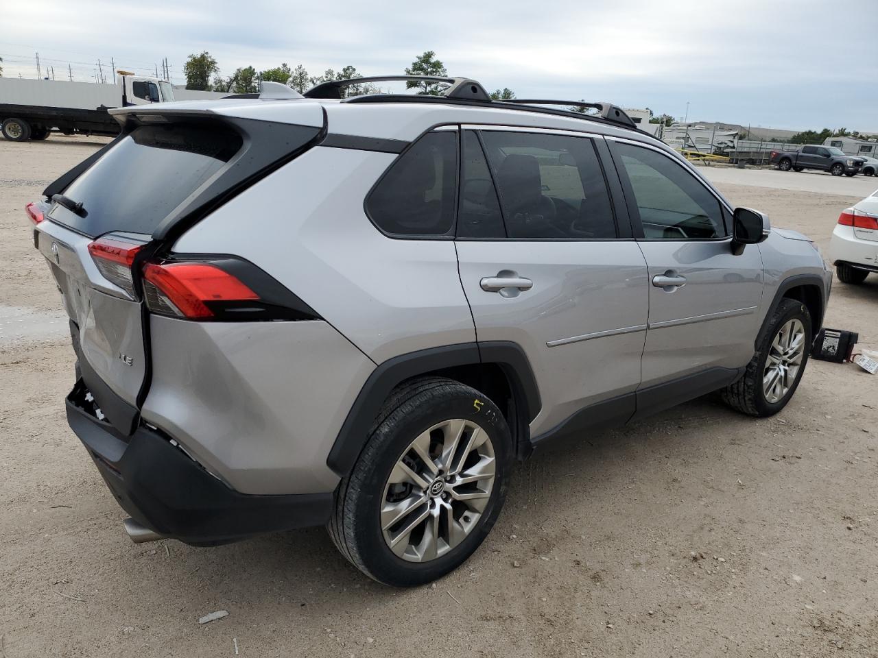 Image 3 of 2021 TOYOTA RAV4 XLE PREMIUM 2021 with VIN 2T3C1RFV5MC107064